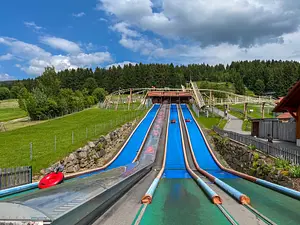 Photo of Wasser-Reifenrutsche