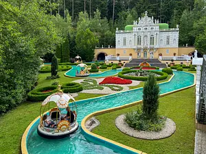 Photo of Rundbootfahrt durch Schloss und Grotte
